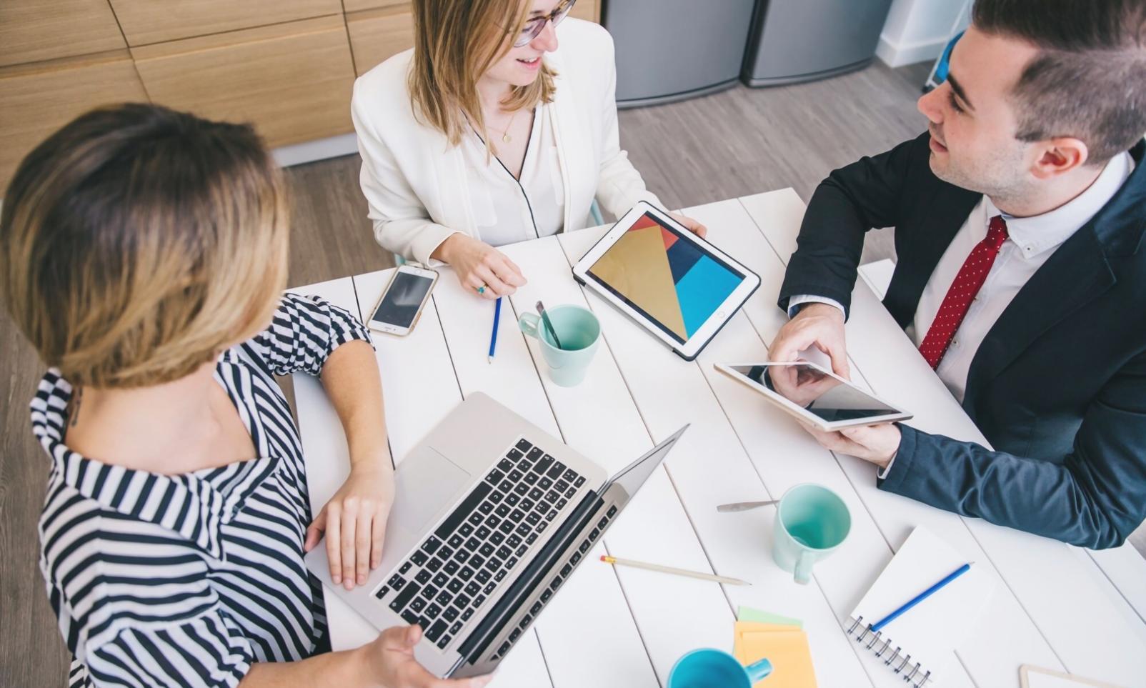 Finanzanalysten bei der Strategieentwicklung für Unternehmen